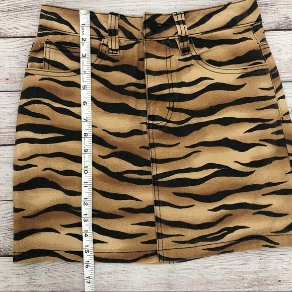 FOREVER 21 Animal Print Jean Skirt Size Small - Picture 7 of 7